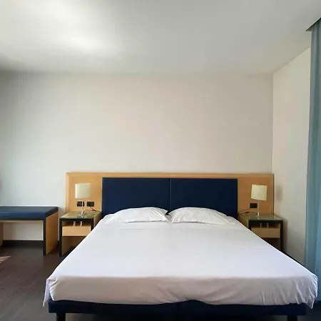 Luxury Station Apartment