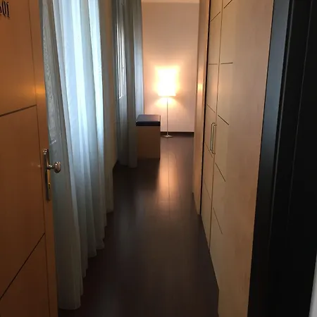 Luxury Station Apartment *
